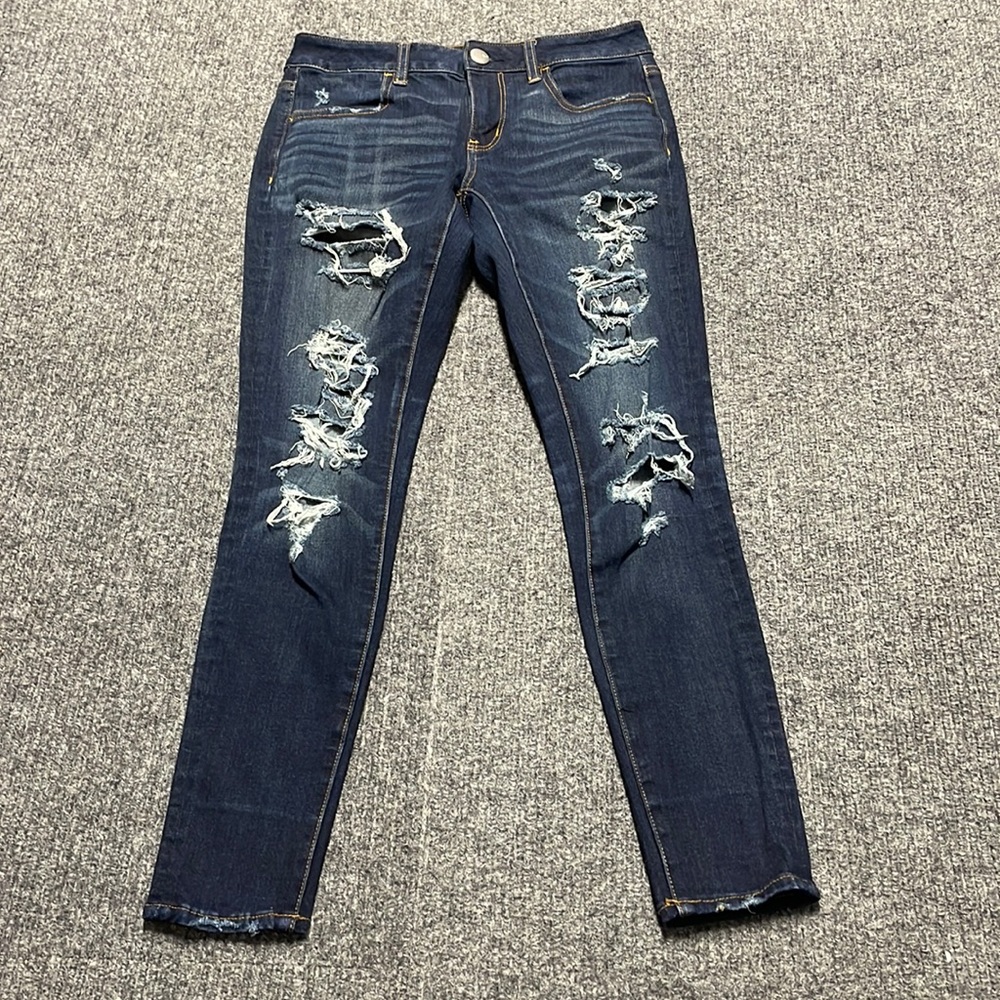 Like New! American Eagle distressed, dark Wash begging jeans- 4 short